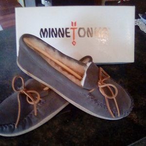Minnetonka 11W sheepskin hard sole moccasins